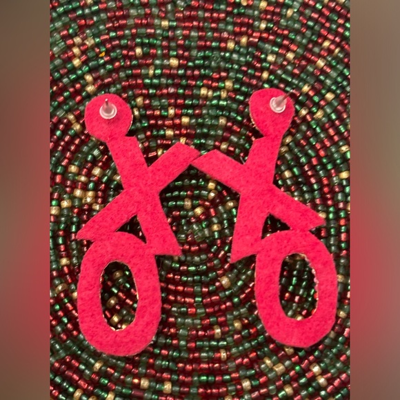 🩵XOXO BEADED EARRINGS🩵 - Picture 3 of 7